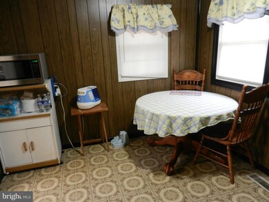 3919 Oakdale Cir, Triangle, VA 22172 - photo 7