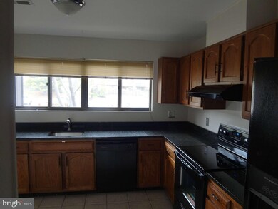 2109 Old Landing Way unit 17-5, Woodbridge, VA 22191 - photo 2