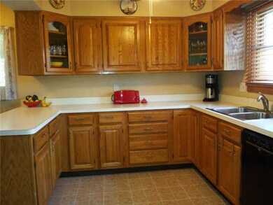 4523 Blythe Rd, Columbus, OH 43224 - photo 4