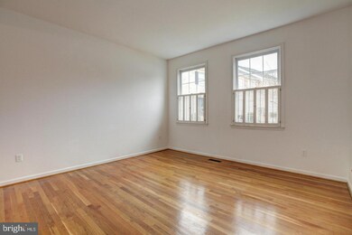 10922 Brewer House Rd, Rockville, MD 20852 - photo 4