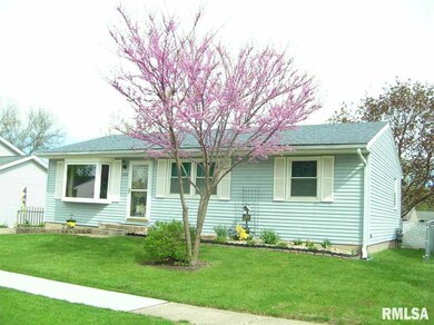 2222 W 55th St, Davenport, IA 52806 - photo 2