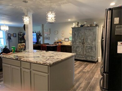 Big Kitchen beautiful granite