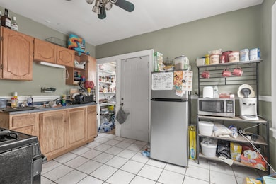 708 S 36th St unit 710, Milwaukee, WI 53215 - photo 4