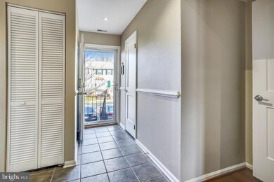 4164 Pleasant Meadow Ct unit 107G, Chantilly, VA 20151 - photo 2