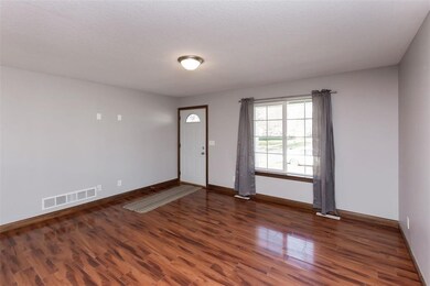 429 7th Ave SW, Cedar Rapids, IA 52404 - photo 5