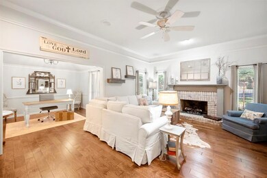 Lovely living in front