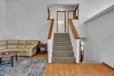 425 N Megan St - Entry