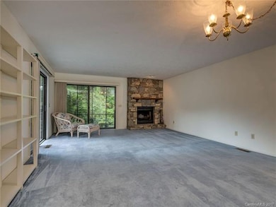 15'10 x 23'3 Spacious Living Room & Dining Area