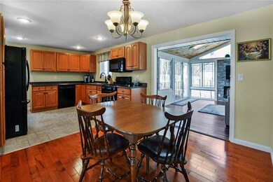 Kitchen - all appliances stay!