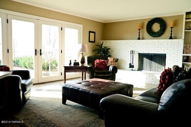 6 Living Room