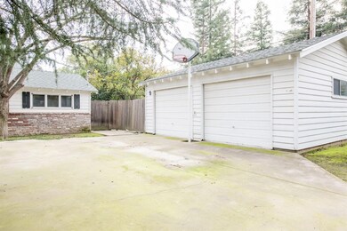 5480 E Bobolink Ln, Fresno, CA 93727 - photo 4