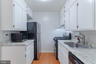 Potomac Plaza Terraces unit 309, Washington, DC 20037 - photo 7