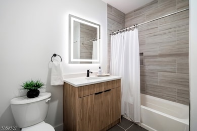 310 W Jersey St unit 404, Elizabeth, NJ 07202 - photo 4