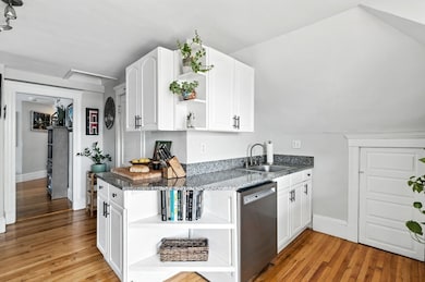 65 Endicott St unit 3, Salem, MA 01970 - photo 4