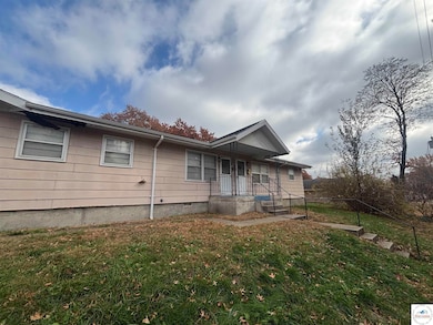 211 S Windsor St, Windsor, MO 65360 - photo 5