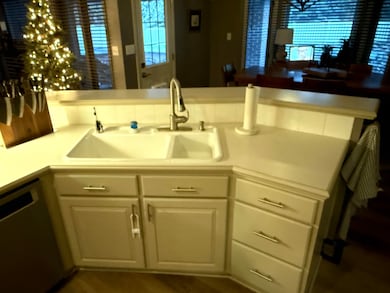 921 Dillon Cir, North Platte, NE 69101 - photo 7