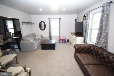 637 E Race St, Pottstown, PA 19464 - photo 5