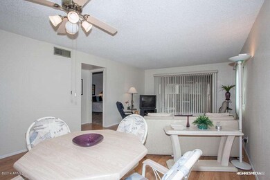 Living room/Dining area