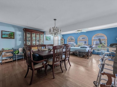 12 Cable Ln, Hicksville, NY 11801 - photo 5