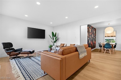 30704 Willowick Dr, Willowick, OH 44095 - photo 2