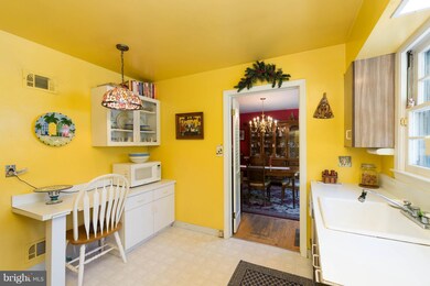 2025 Devere Ln, Catonsville, MD 21228 - photo 4