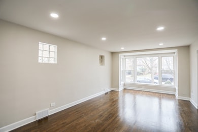 3126 W Chase Ave, Chicago, IL 60645 - photo 2