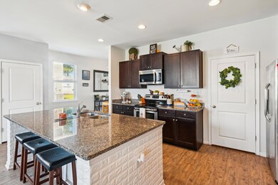 main_level-kitchen-dsc3049