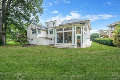 7 Wilbur Ln, Roosevelt, NY 11575 - photo 4