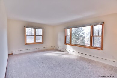 4 Sitzmark Ln, Rensselaer, NY 12144 - photo 4