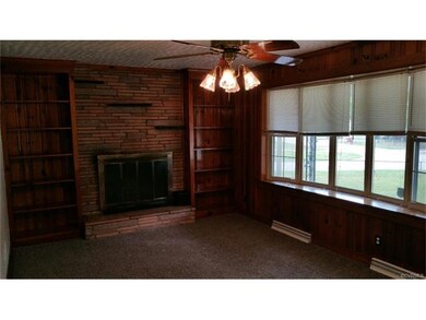 LIVING RM WITH LARGE PICTURE WINDOW