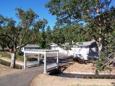 3930 Old Stage Rd, Central Point, OR 97502 - photo 4