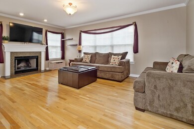 08_10hunterCt_3_FamilyRoom_HiRes