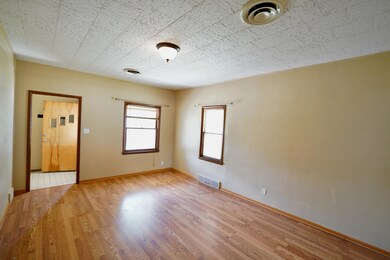 507 4th St SE, Jamestown, ND 58401 - photo 3