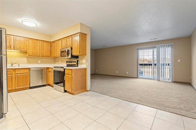 350 Cayman St, Iowa City, IA 52245 - photo 2