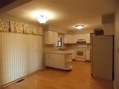 345 Oak Ridge Dr, Cedarville, IL 61013 - photo 2