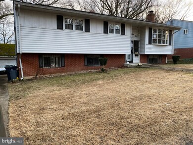 9313 Rolling View Dr, Lanham, MD 20706 - photo 2