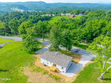 1826 Loop Rd, Lafollette, TN 37766 - photo 4