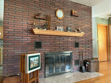 8806 W Puetz Rd, Franklin, WI 53132 - photo 5