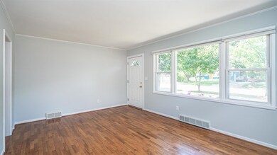 909 Barton Dr, Ann Arbor, MI 48105 - photo 6
