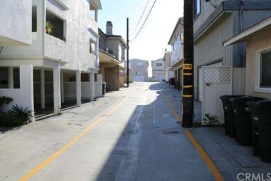 Alley view towards beach