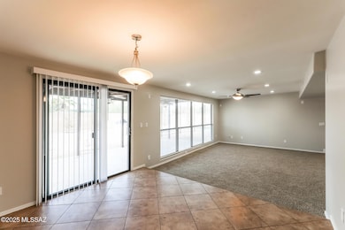 003-photo-dining-room-14803801