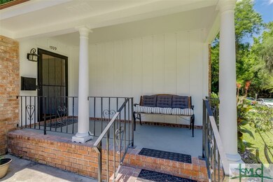 Spacious Front Porch!