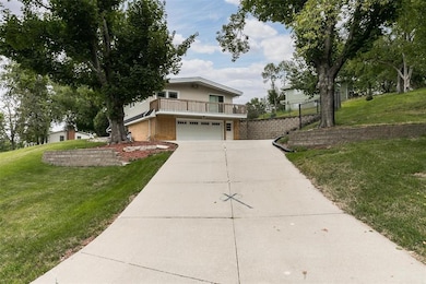 336 Indiandale Rd SE, Cedar Rapids, IA 52403 - photo 3