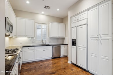 9-web-or-mls-20704-n-90th-pl-1079