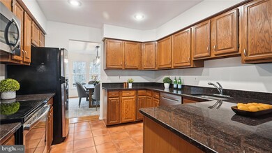 12225 Tildenwood Dr, Rockville, MD 20852 - photo 5