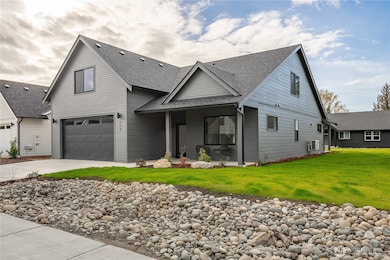 717 E 5th St, Nooksack, WA 98276 - photo 3