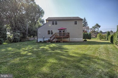 329 E Appletree Aly, Mount Joy, PA 17552 - photo 4