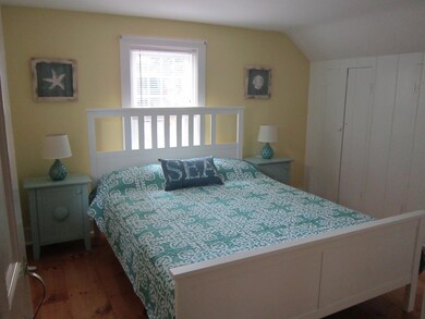 queen bed 2