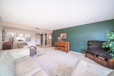 03 - Living Room