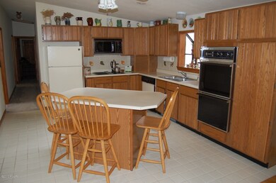 140 Rodeo Dr, Lords Valley, PA 18428 - photo 4
